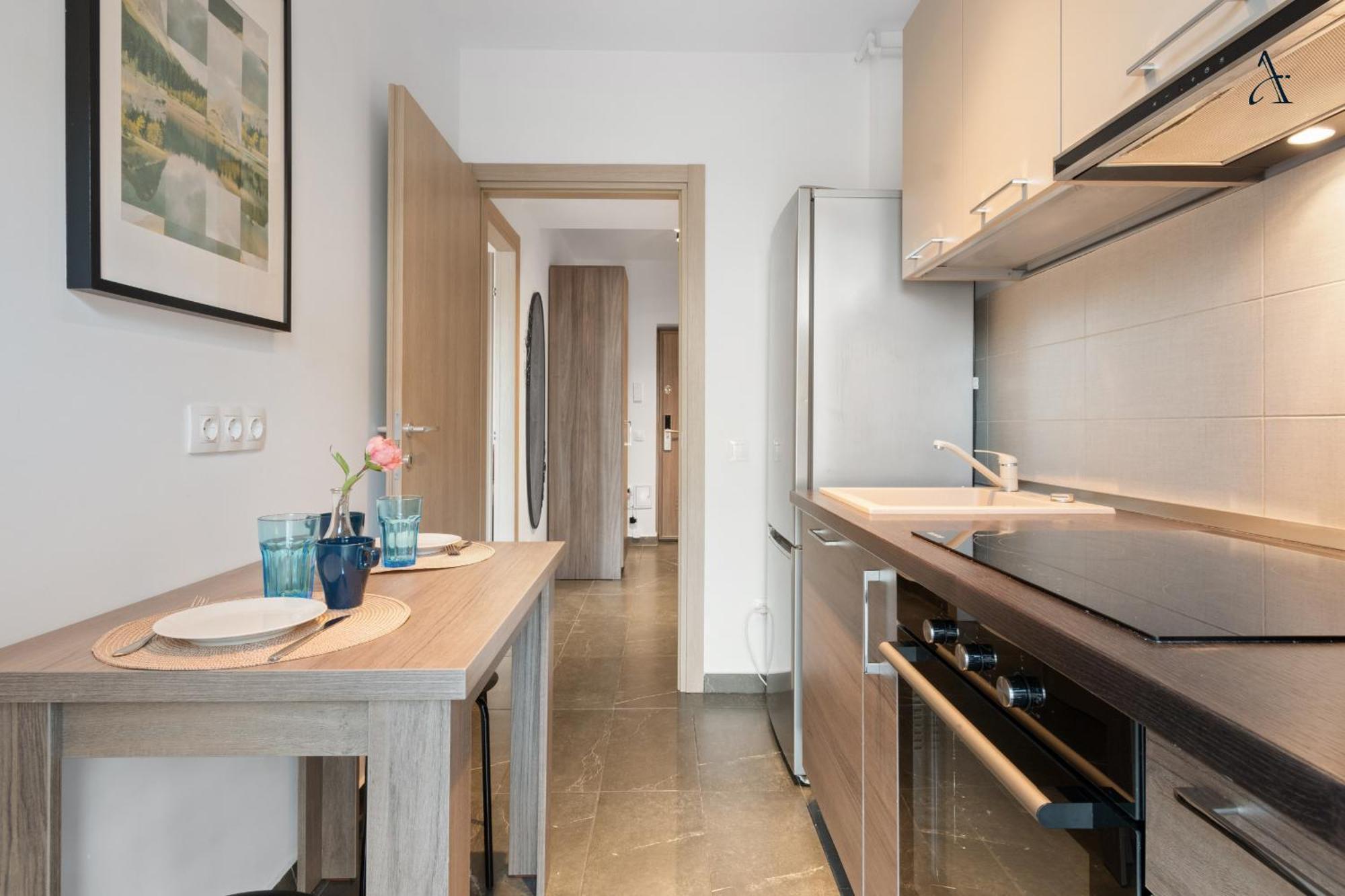 Maia With One Bedroom & Fully Kitchen Apartament