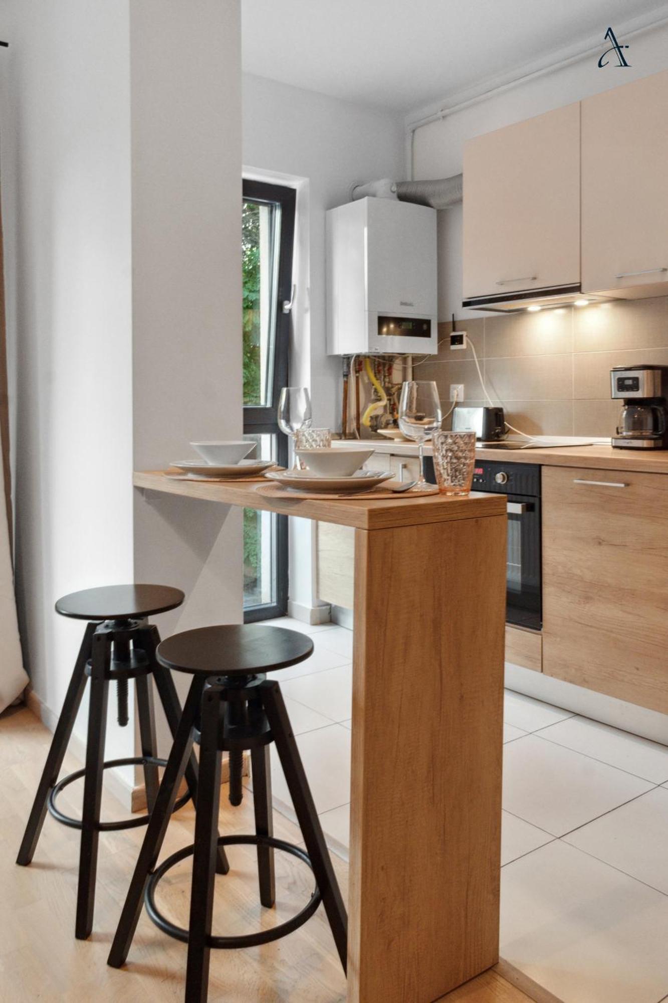 Maia With One Bedroom & Fully Kitchen Apartament